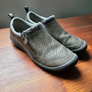 JBU by Jambu Women's Amber Slip-on Comfort Shoe Size 10M Gray w/ Faux Fur Trim
